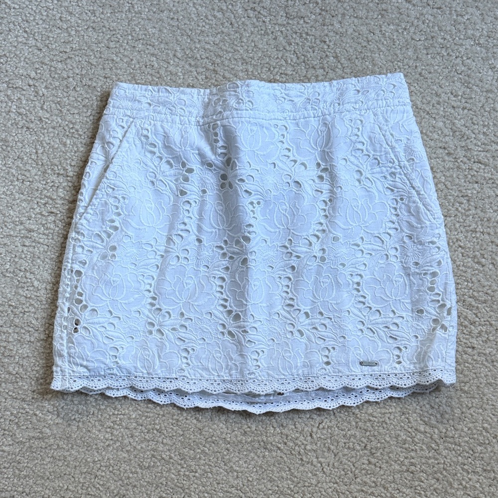 EUC Gilly Hicks eyelet lace mini skirt